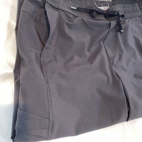 Eddie Bauer black Capri cargos - Picture 3 of 13